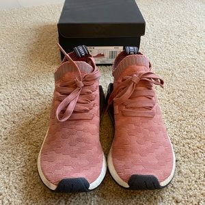 Like New Adidas Originals NMD R2 size 6
